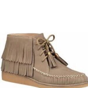 UGG Caleb Lace Up Fringe Leather Woman’s Moccasins. Size 7.5
